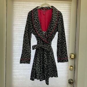 Betsey Johnson Intimates soft fleece robe with heart design L